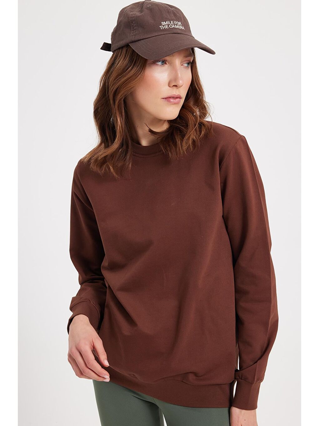 Kadın Oversize Geniş Kesim %100 Pamuk 2 İplik Bisiklet Yaka Kahverengi Sweatshirt-7