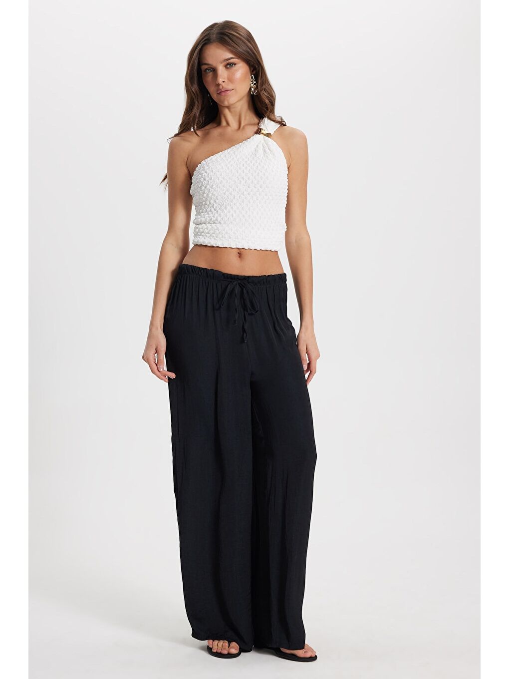 Kadın Relax Fit Rahat Kesim Beli Bağcıklı Lastikli Bol Paça Siyah Pantolon-3
