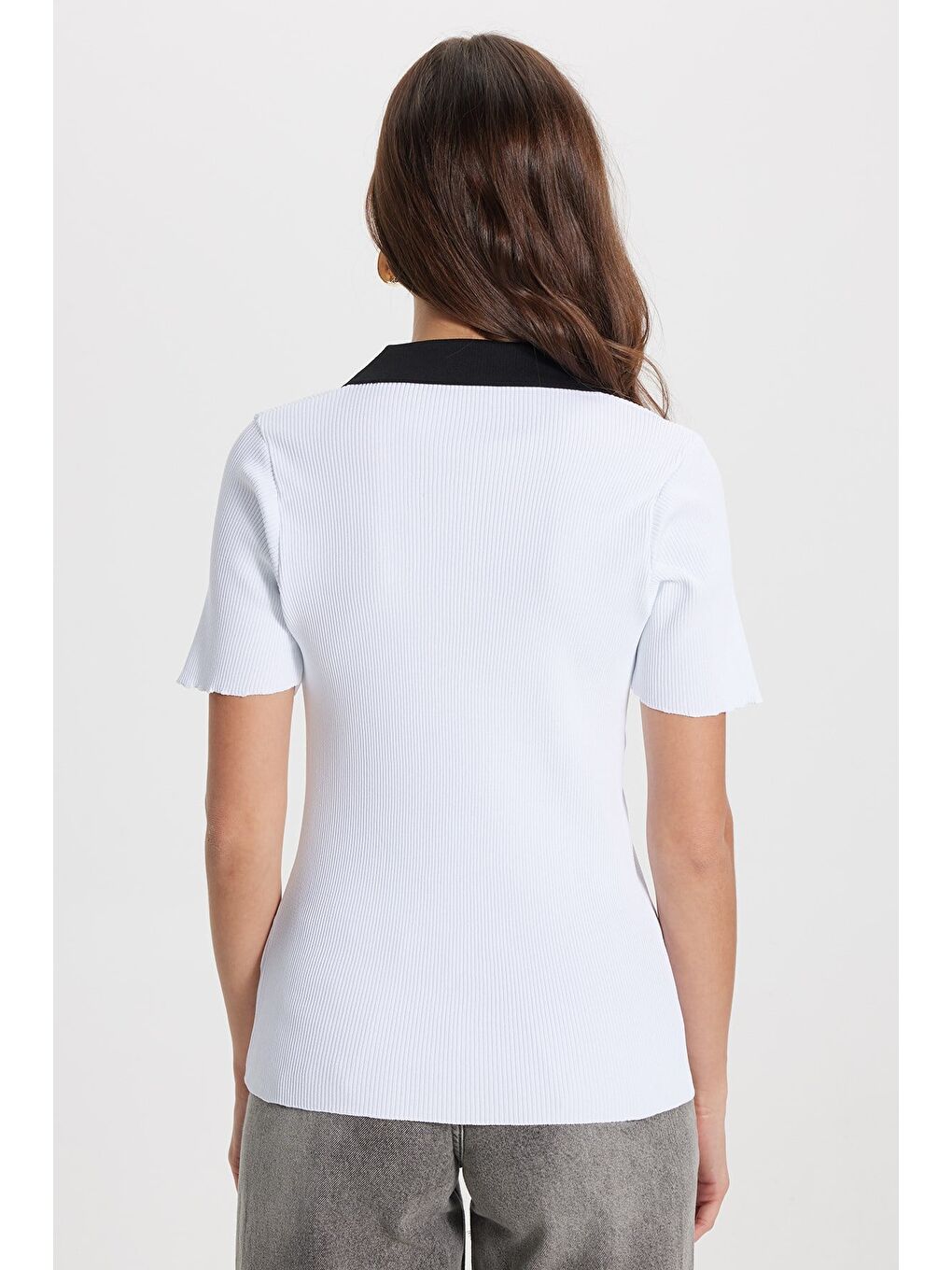 Kadın Slim Fit Dar Kesim Kısa Kollu Fitilli Görünümlü Beyaz Polo Yaka Tişört-7