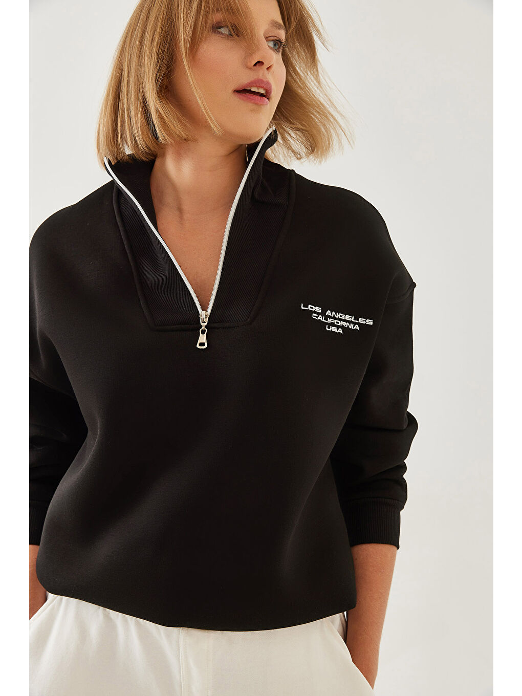 Siyah Kadın Dik Yaka Fermuar Detaylı Şardonlu Oversize Sweatshirt