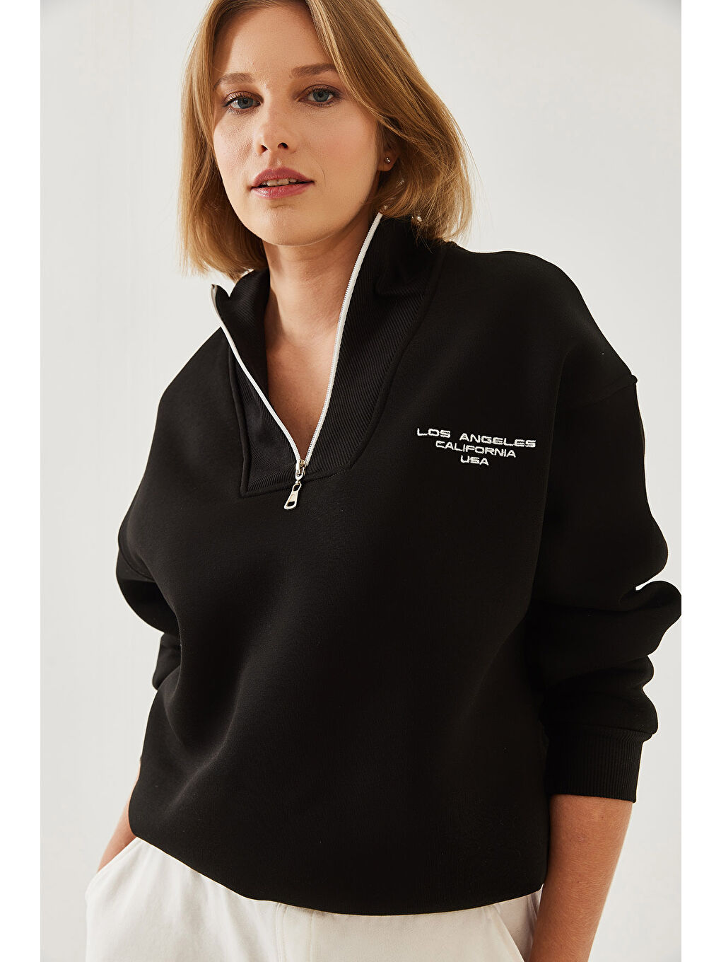 Siyah Kadın Dik Yaka Fermuar Detaylı Şardonlu Oversize Sweatshirt-1