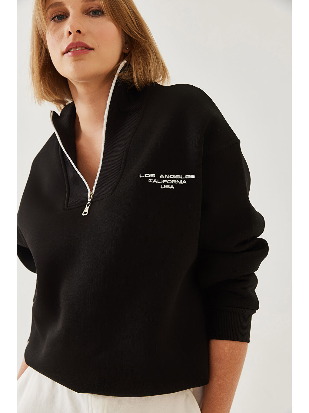 Siyah Kadın Dik Yaka Fermuar Detaylı Şardonlu Oversize Sweatshirt-6