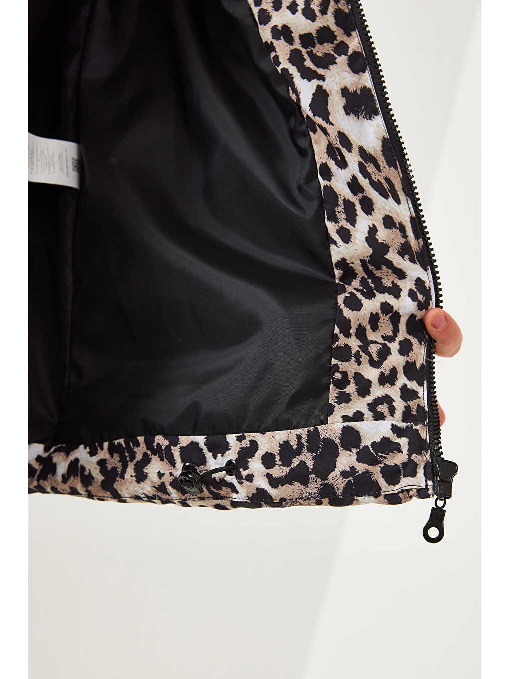 Siyah Kadın Balıkçı Yaka Leopar Desenli Şişme Yelek-2