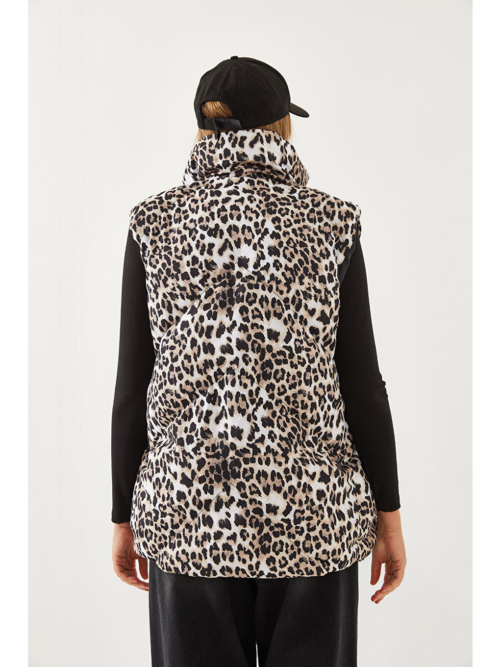Siyah Kadın Balıkçı Yaka Leopar Desenli Şişme Yelek-3