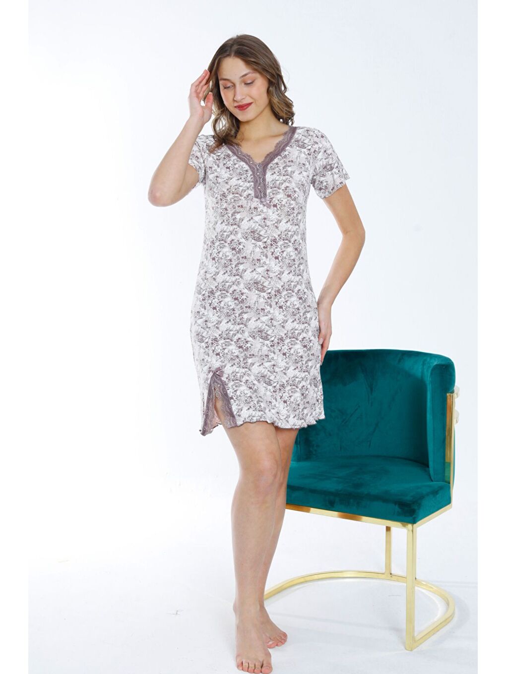 Beyaz Kadın Dantelli Desenli Kısa Kollu Esnek Viskon Gecelik-1