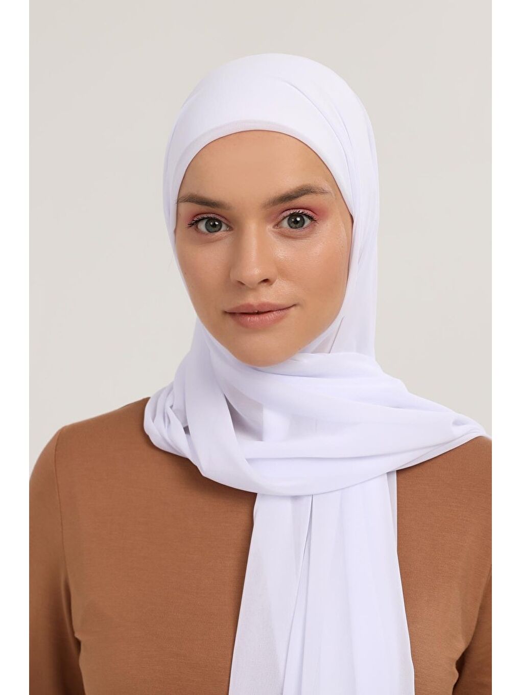 Beyaz Hazır Pratik Lüks Boru Boneli Şifon Şal