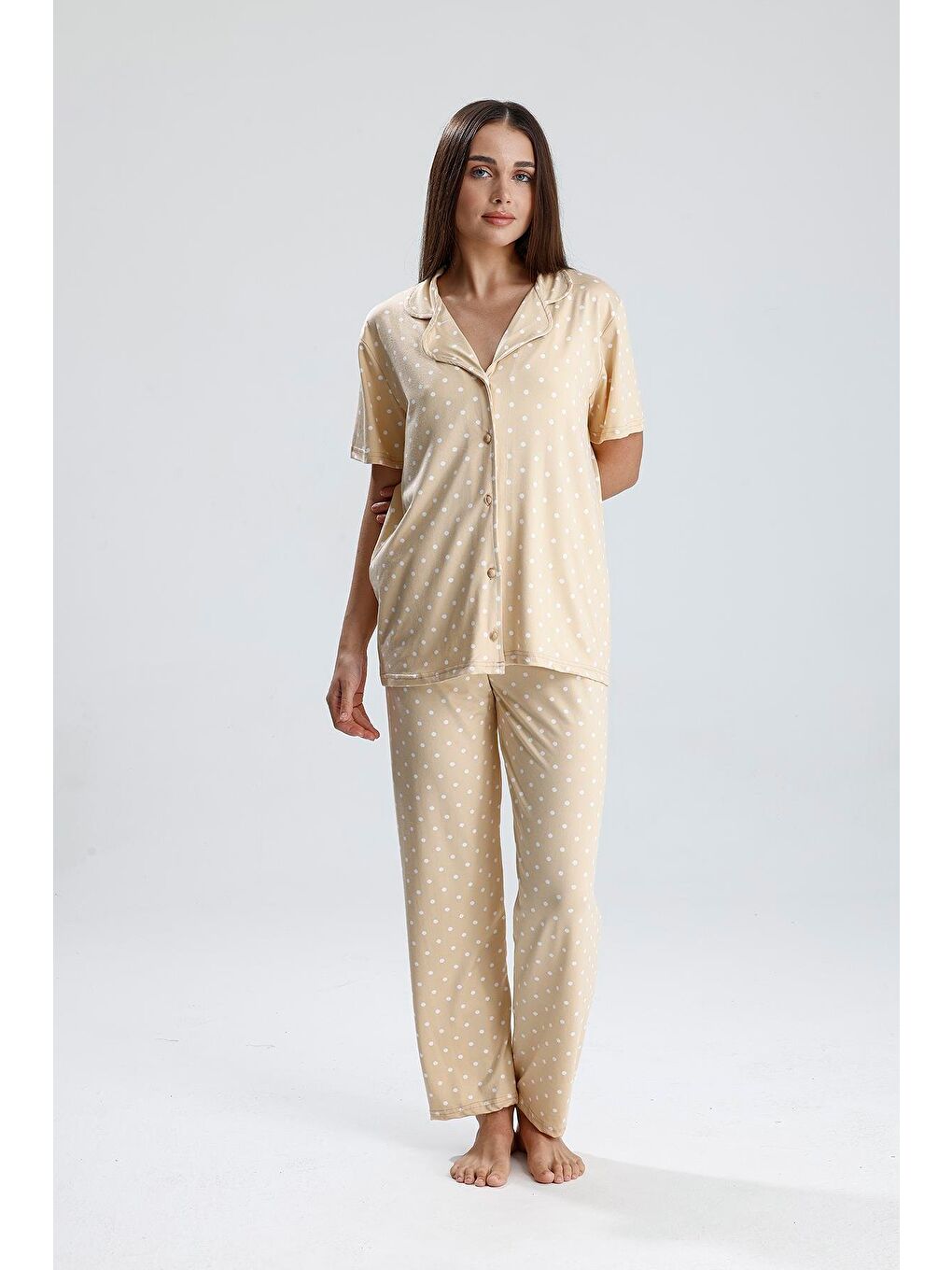 Kadın Puantiye Desen Önden Düğmeli Pijama Takım | Bej