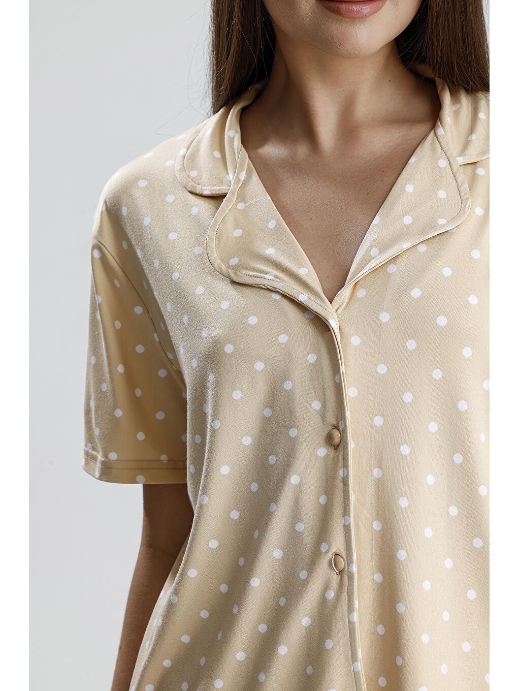 Kadın Puantiye Desen Önden Düğmeli Pijama Takım | Bej-1