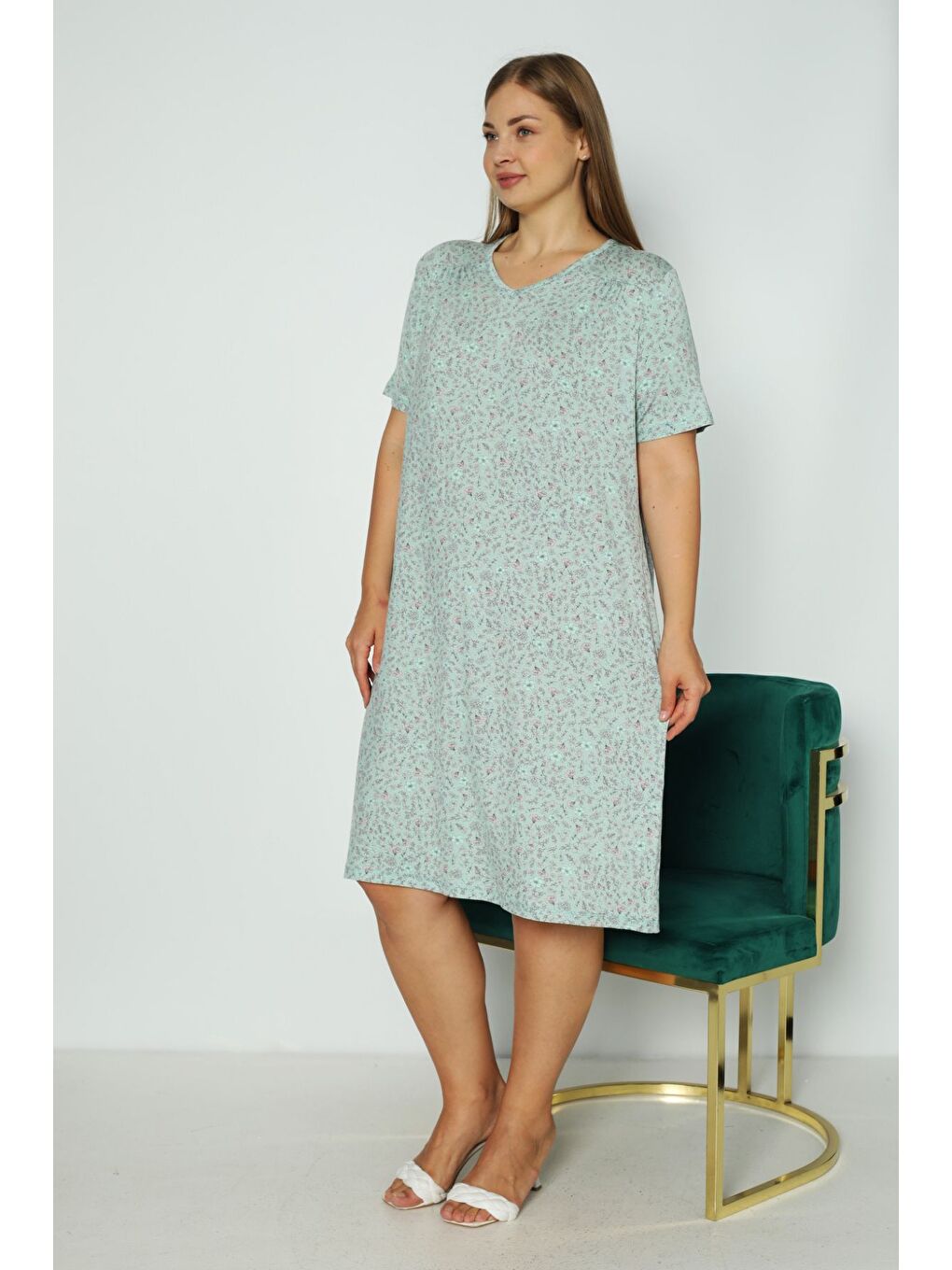 Yeşil Kadın Çiçek Desenli Kısa Kollu Büyük Beden Elastanlı Gecelik-1