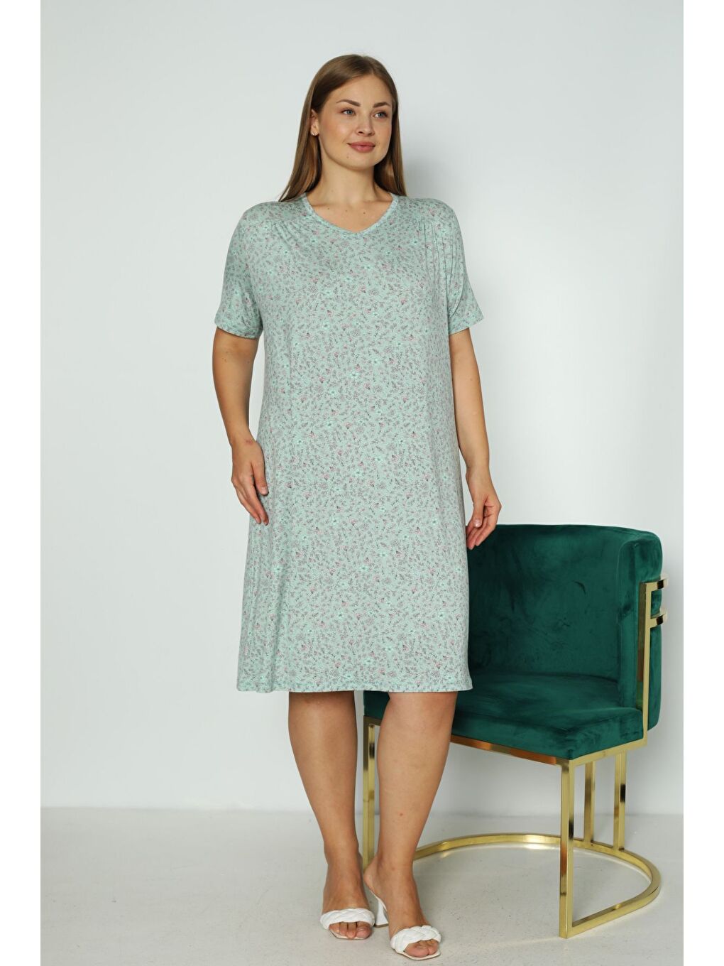 Yeşil Kadın Çiçek Desenli Kısa Kollu Büyük Beden Elastanlı Gecelik-2