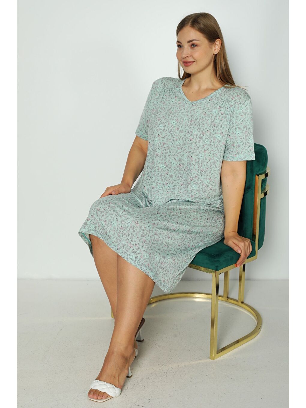 Yeşil Kadın Çiçek Desenli Kısa Kollu Büyük Beden Elastanlı Gecelik-3