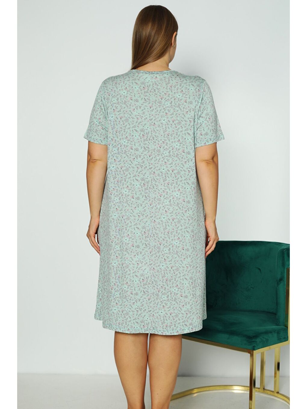 Yeşil Kadın Çiçek Desenli Kısa Kollu Büyük Beden Elastanlı Gecelik-4
