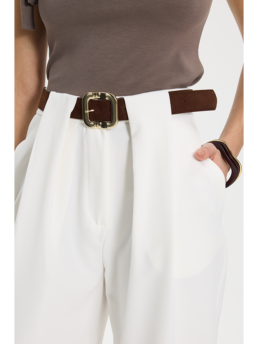 Kadın Relax Fit Rahat Kesim Pileli Çift Çepli Kemerli Ekru Pantolon-2