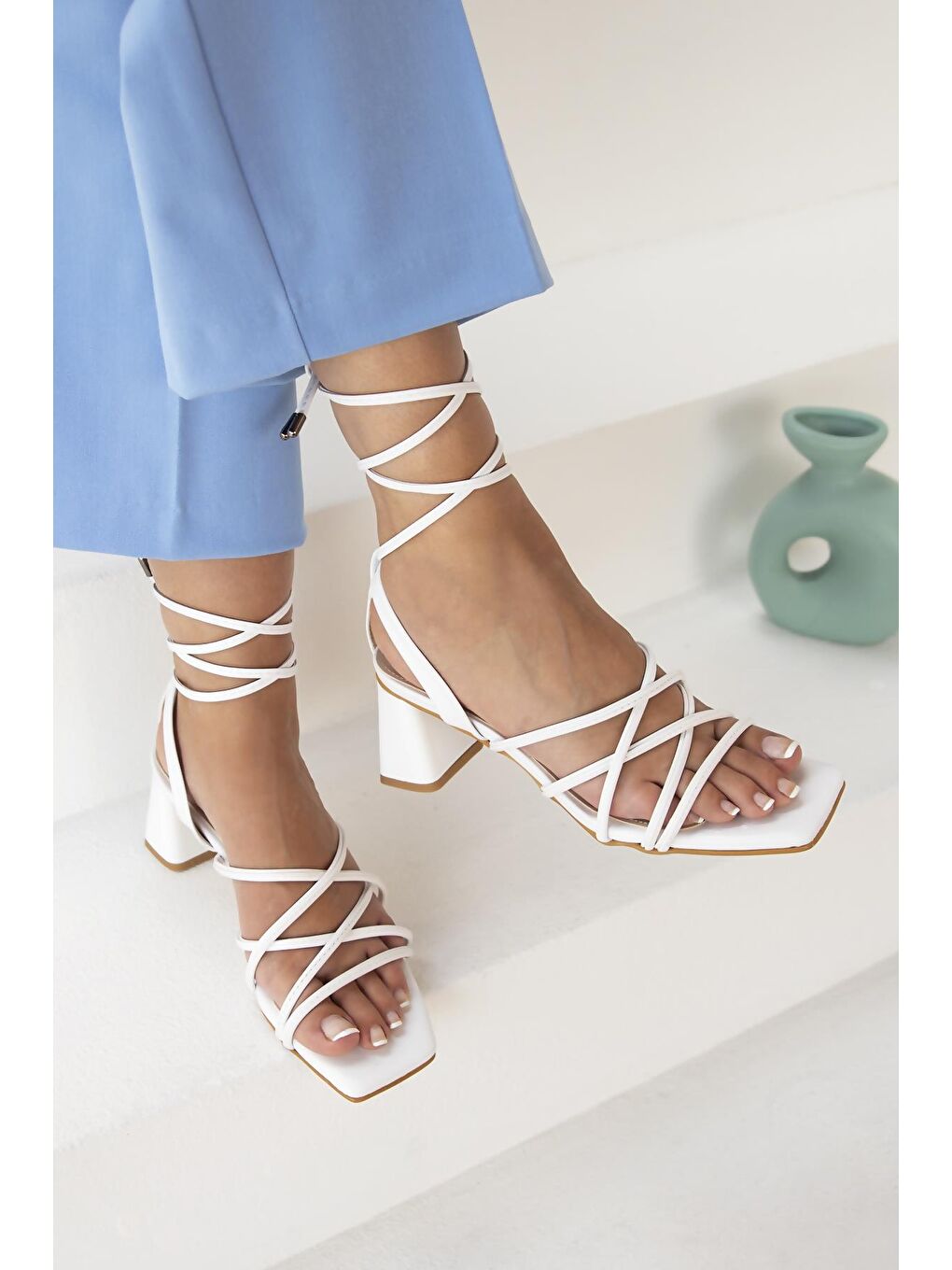 Venice Kadın Topuklu Küt Burun Deri Sandalet Beyaz-1