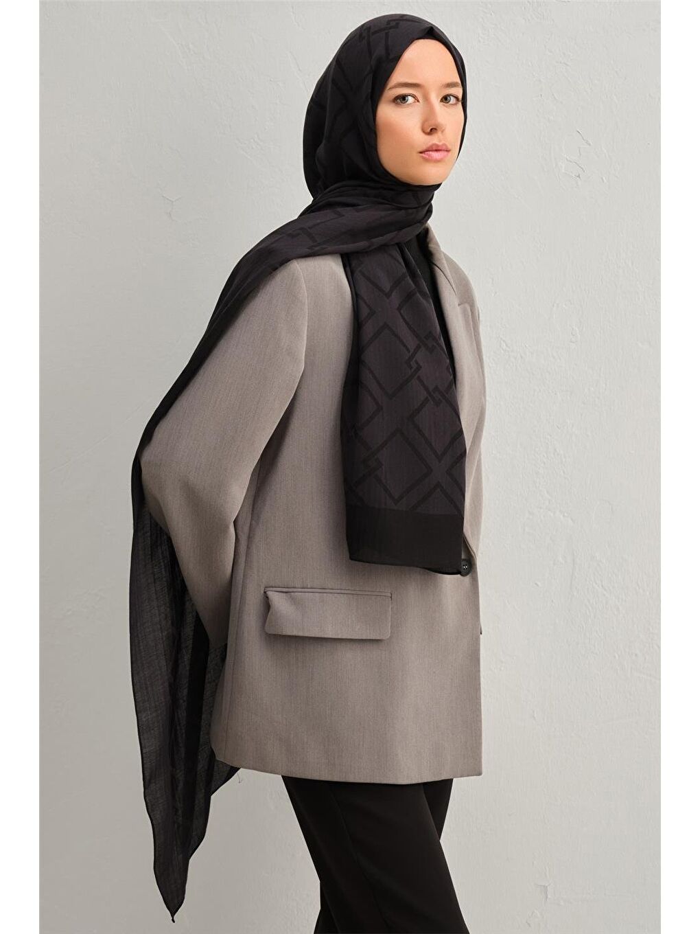 Siyah Ipek Zincir Desen Şal 01