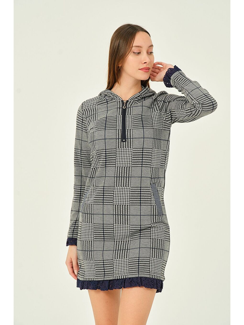 Gri Kadın Ekoseli Dantelli Fermuarlı Cepli Pamuklu Ofis Elbisesi-1