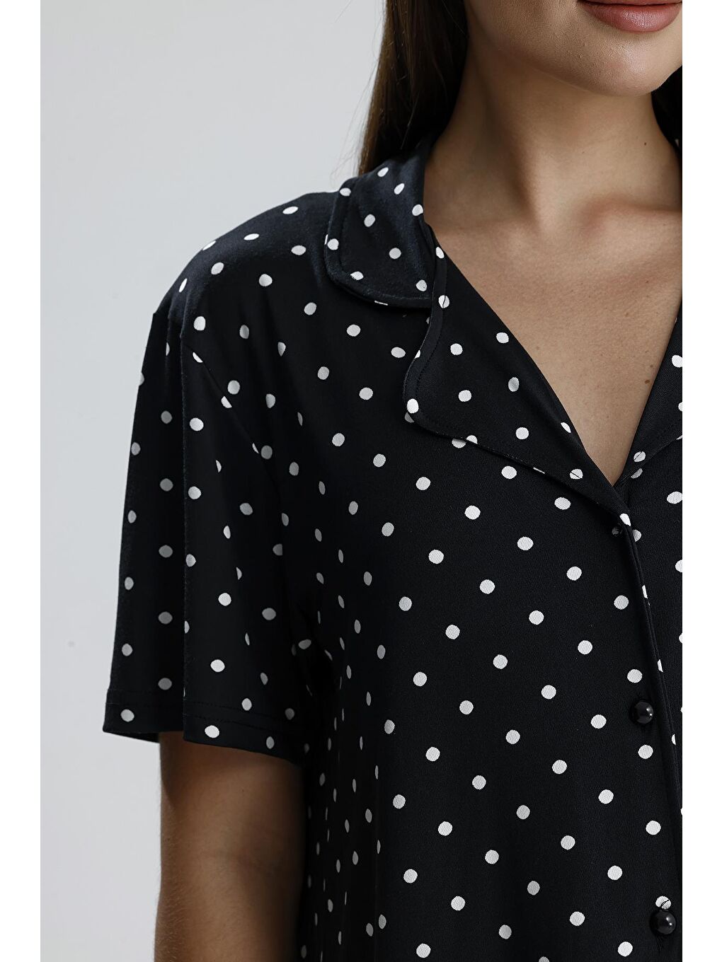 Kadın Puantiye Desen Önden Düğmeli Pijama Takım | Siyah-1