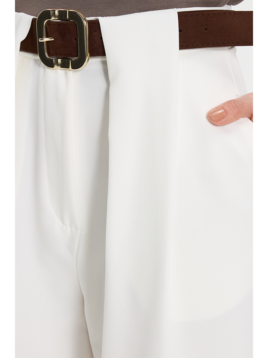 Kadın Relax Fit Rahat Kesim Pileli Çift Çepli Kemerli Ekru Pantolon-4