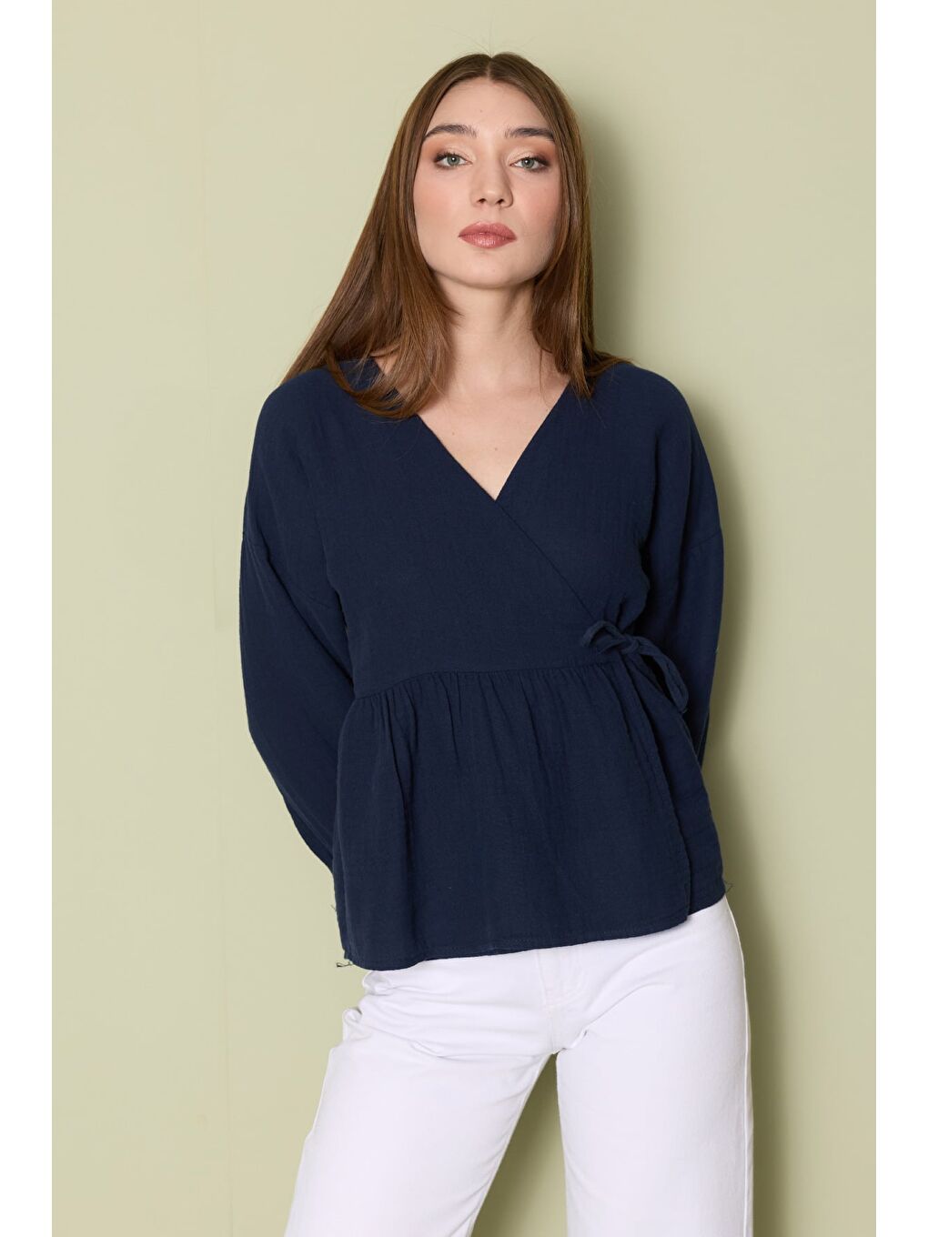 Lacivert Yandan Bağlamalı Kruvaze Yaka Müslin Gömlek-1