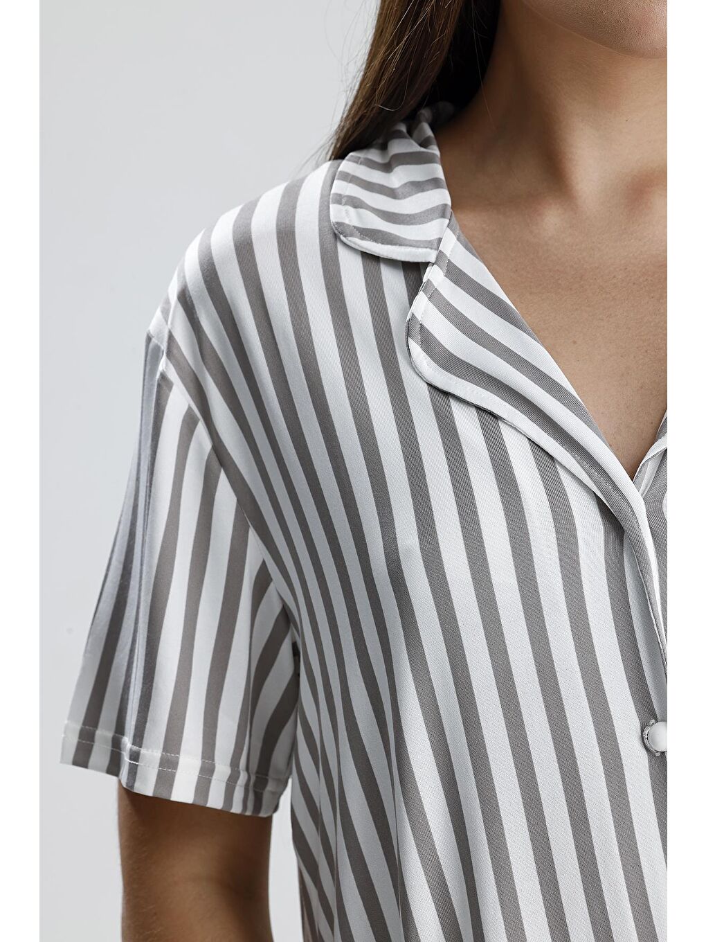 Kadın Önden Düğmeli Pijama Takım | Gri Çizgili-1