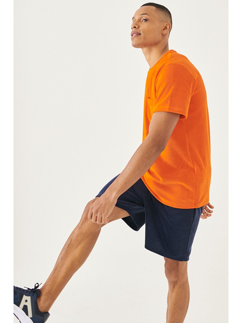 Erkek Turuncu Comfort Fit Bisiklet Yaka Tişört-1