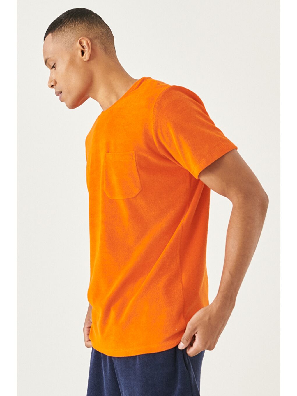 Erkek Turuncu Comfort Fit Bisiklet Yaka Tişört-3
