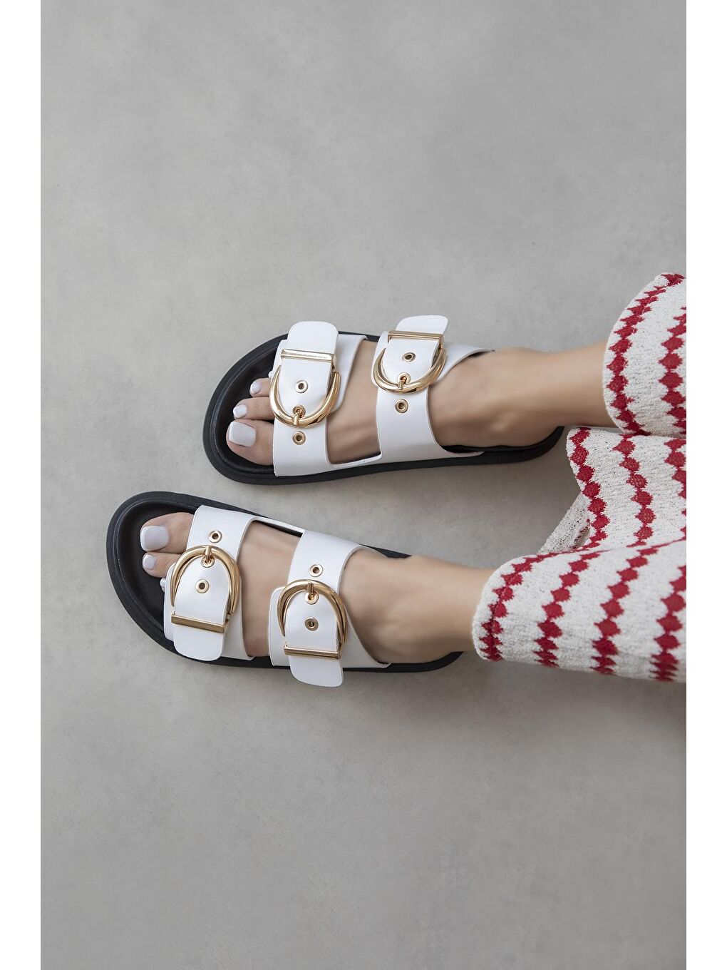 Forster Kadın Toka Detay Günlük Konfor Terlik Beyaz-Siyah