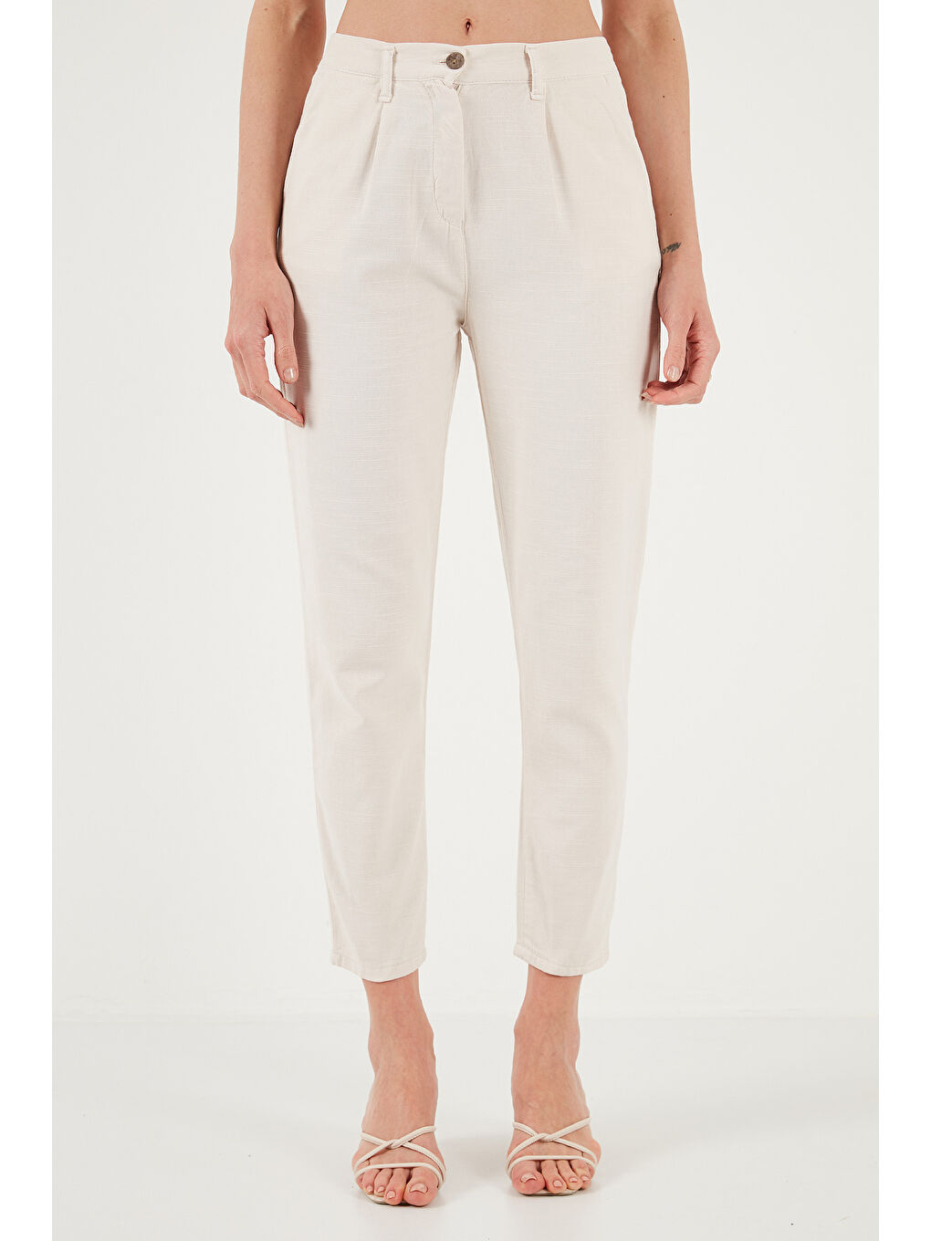 Bej Pamuklu Slim Fit Normal Bel Düz Paça Kadın Pantolon 668Y5121-1