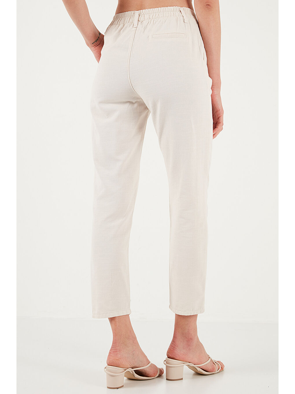 Bej Pamuklu Slim Fit Normal Bel Düz Paça Kadın Pantolon 668Y5121-6
