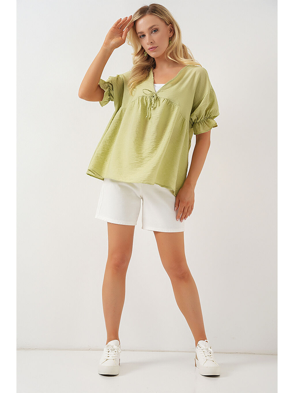 Kadın Önü Bağcıklı Kısa Kol Bluz 962 - E.Yeşil-1