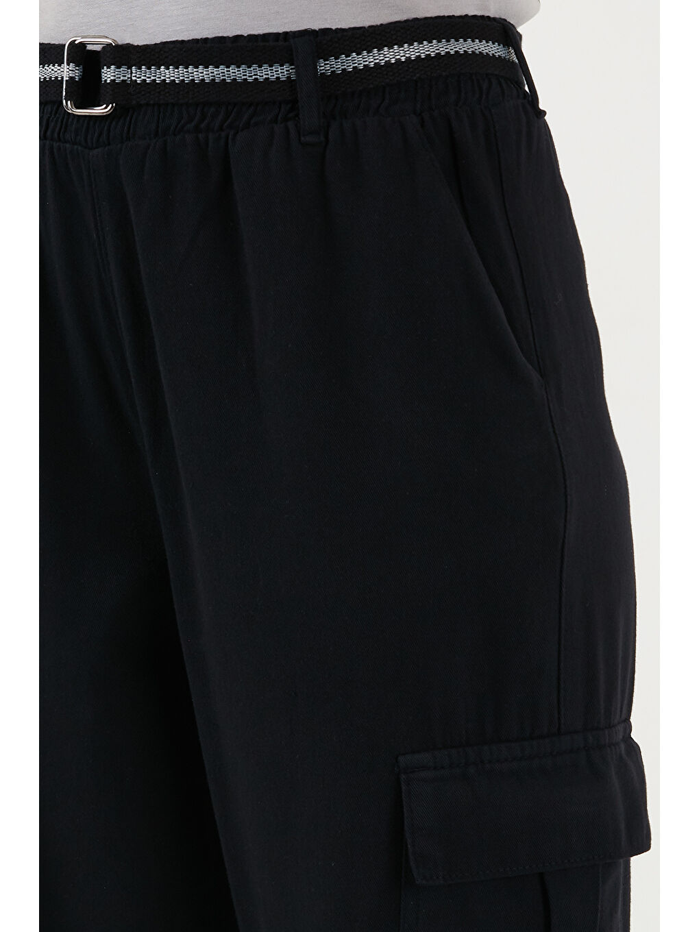 Siyah Pamuklu Standart Fit Normal Bel Lastikli Paça Kemerli Jogger Kadın Pantolon 668Yp5045-4