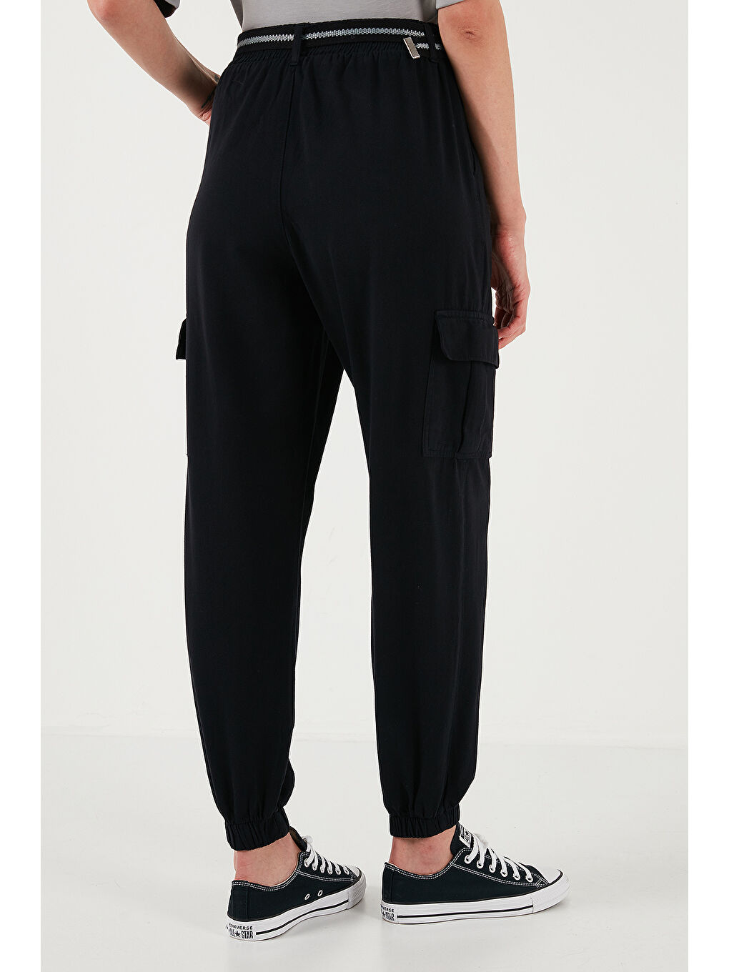 Siyah Pamuklu Standart Fit Normal Bel Lastikli Paça Kemerli Jogger Kadın Pantolon 668Yp5045-5