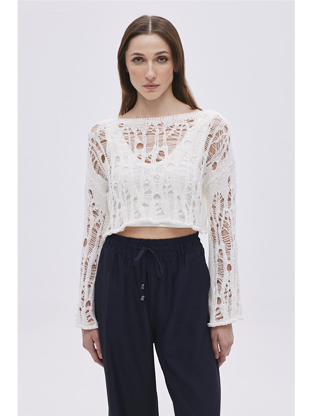 Ekru Sökük Detaylı Triko Crop