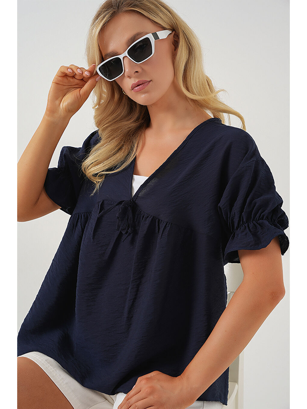 Kadın Önü Bağcıklı Kısa Kol Bluz 962 - Lacivert