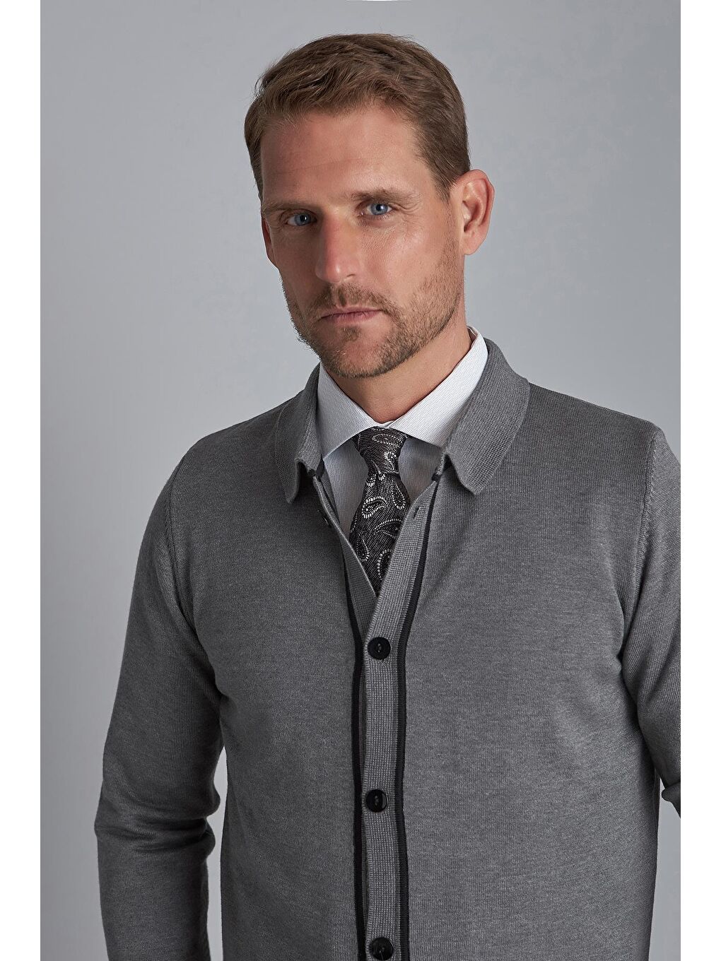 Gri Dar Kalıp Düğmeli Düz Uzun Kollu Triko Hırka-1