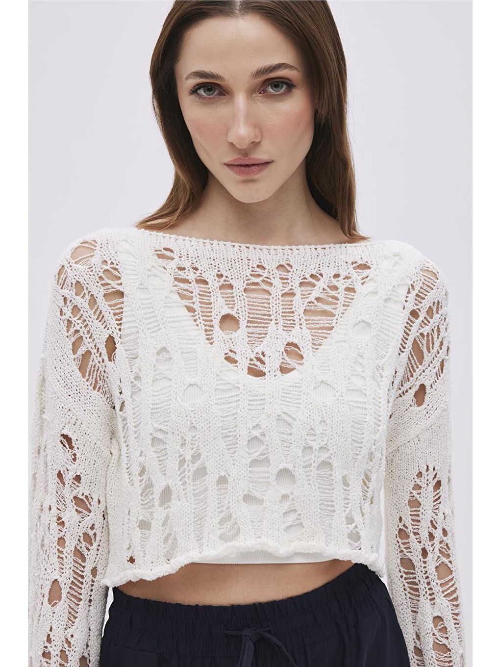 Ekru Sökük Detaylı Triko Crop-2