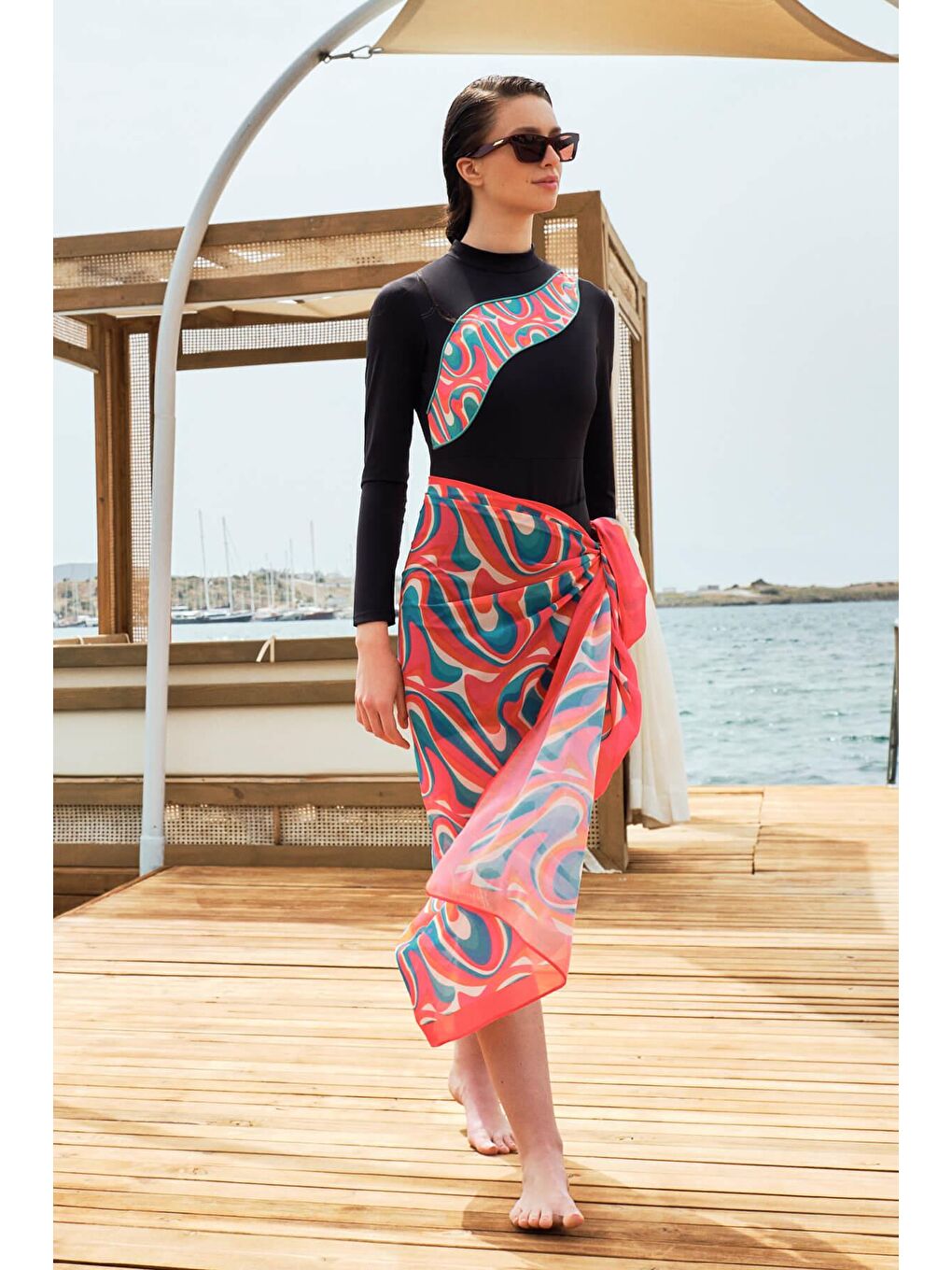 Desenli Fermuarlı Uzun Kol Siyah Yüzücü Tulum Ve Pareo Takımı 4084