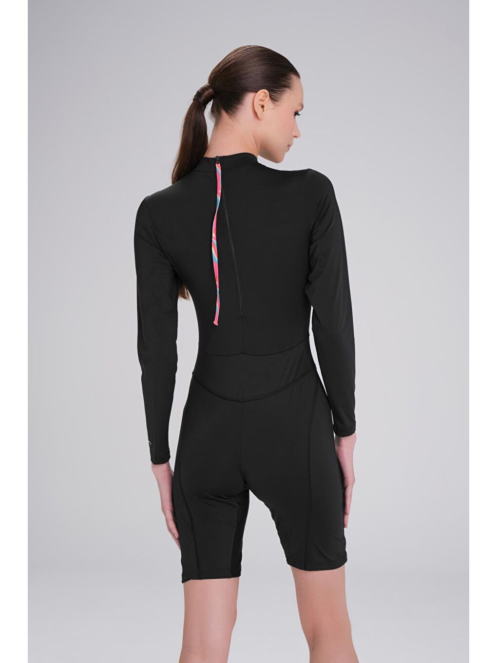 Desenli Fermuarlı Uzun Kol Siyah Yüzücü Tulum Ve Pareo Takımı 4084-3