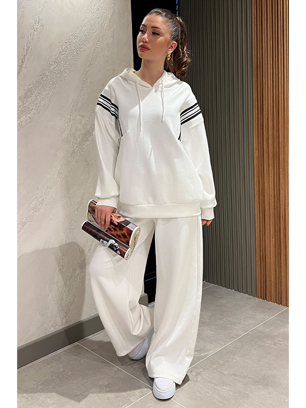 Beyaz Kadın Kapüşonlu Şerit Detaylı Eşofman Takımı