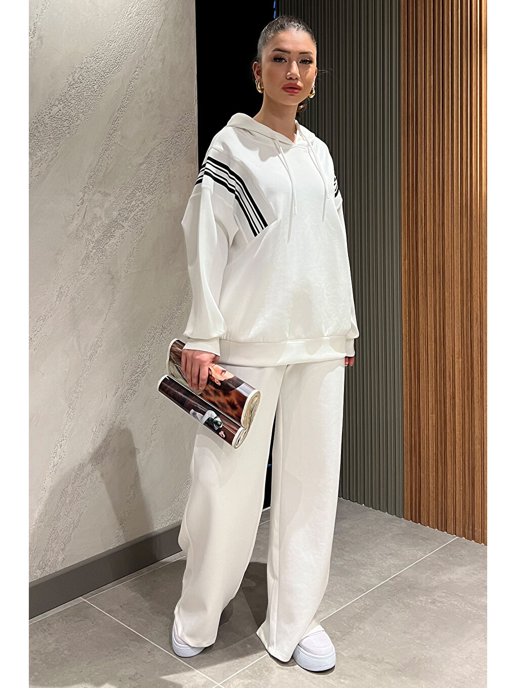 Beyaz Kadın Kapüşonlu Şerit Detaylı Eşofman Takımı-1