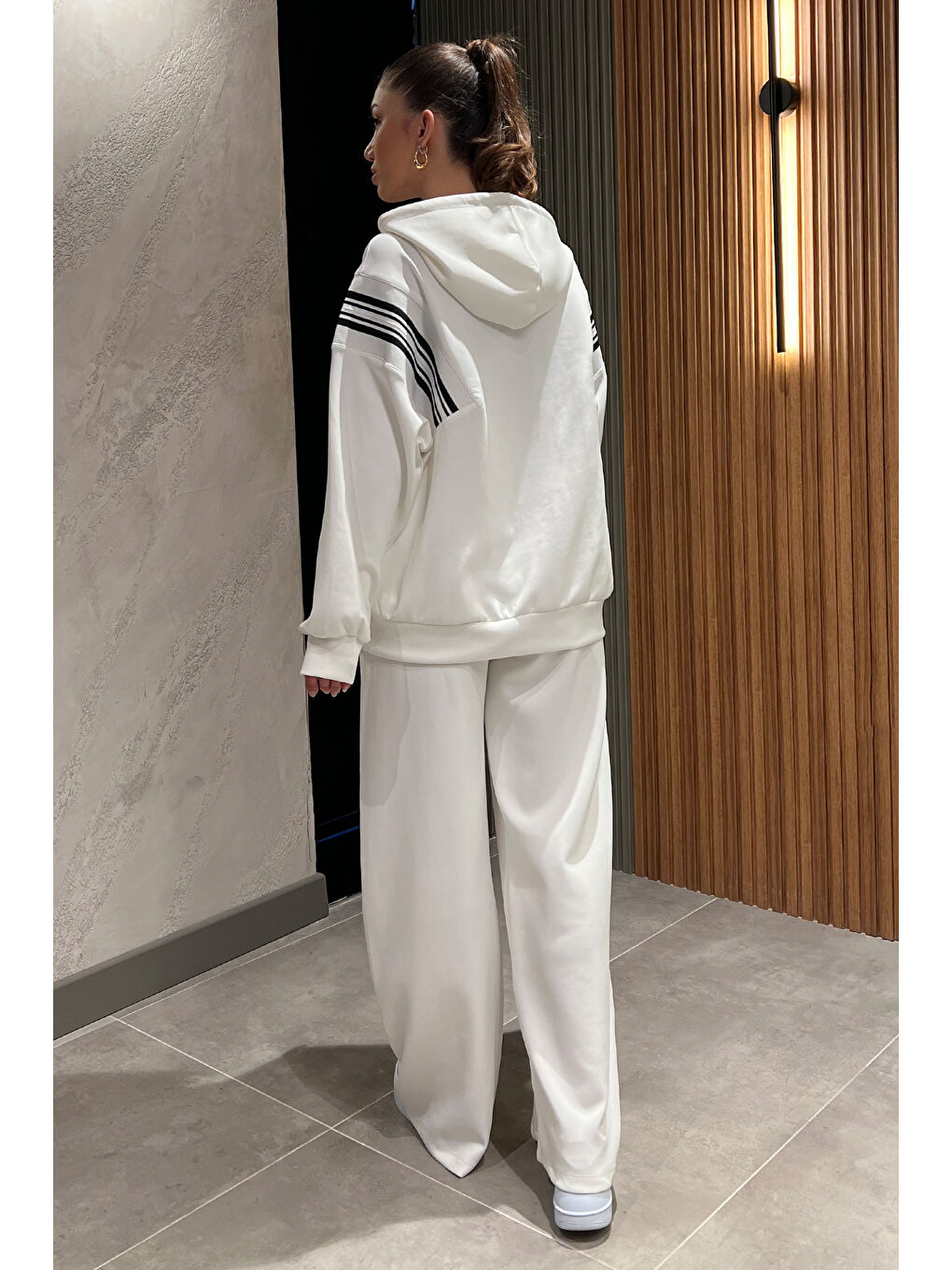 Beyaz Kadın Kapüşonlu Şerit Detaylı Eşofman Takımı-3
