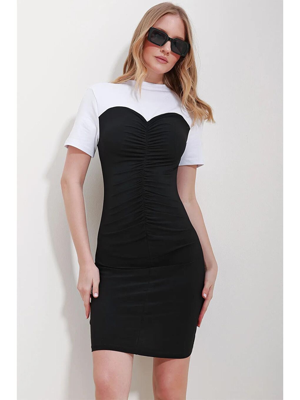 Siyah Bisiklet Yaka Drapeli Renk Bloklu Elbise