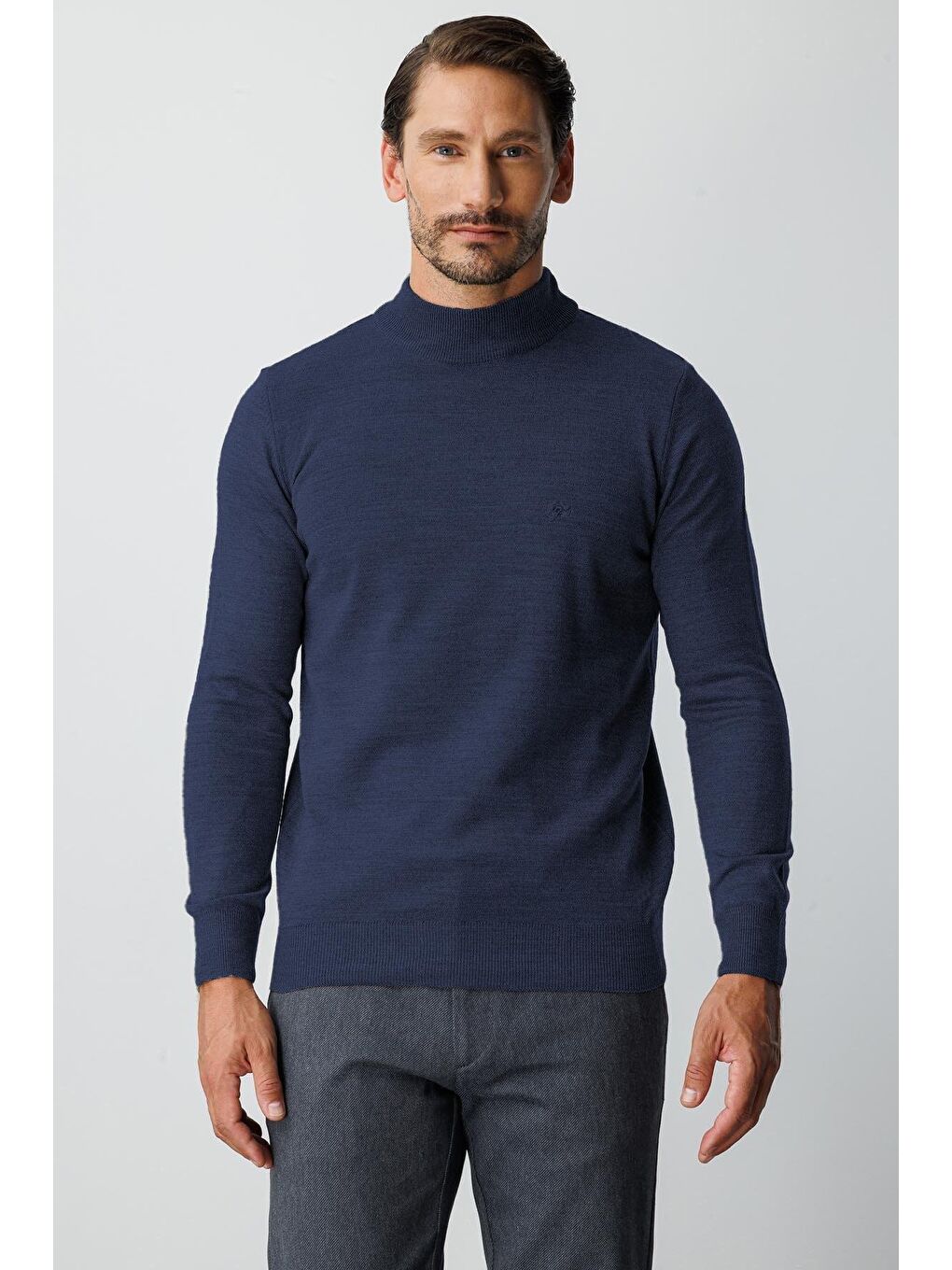 Mavi Dar Kalıp Yarım Balıkçı Düz Triko