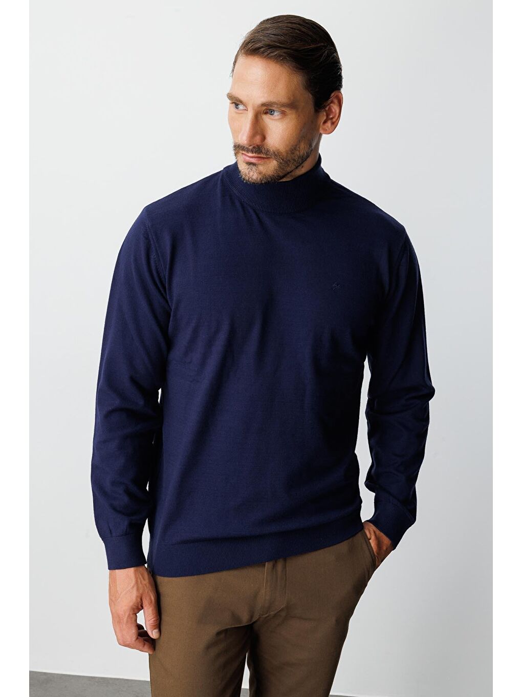 Lacivert Dar Kalıp Yarım Balıkçı Düz Triko-1