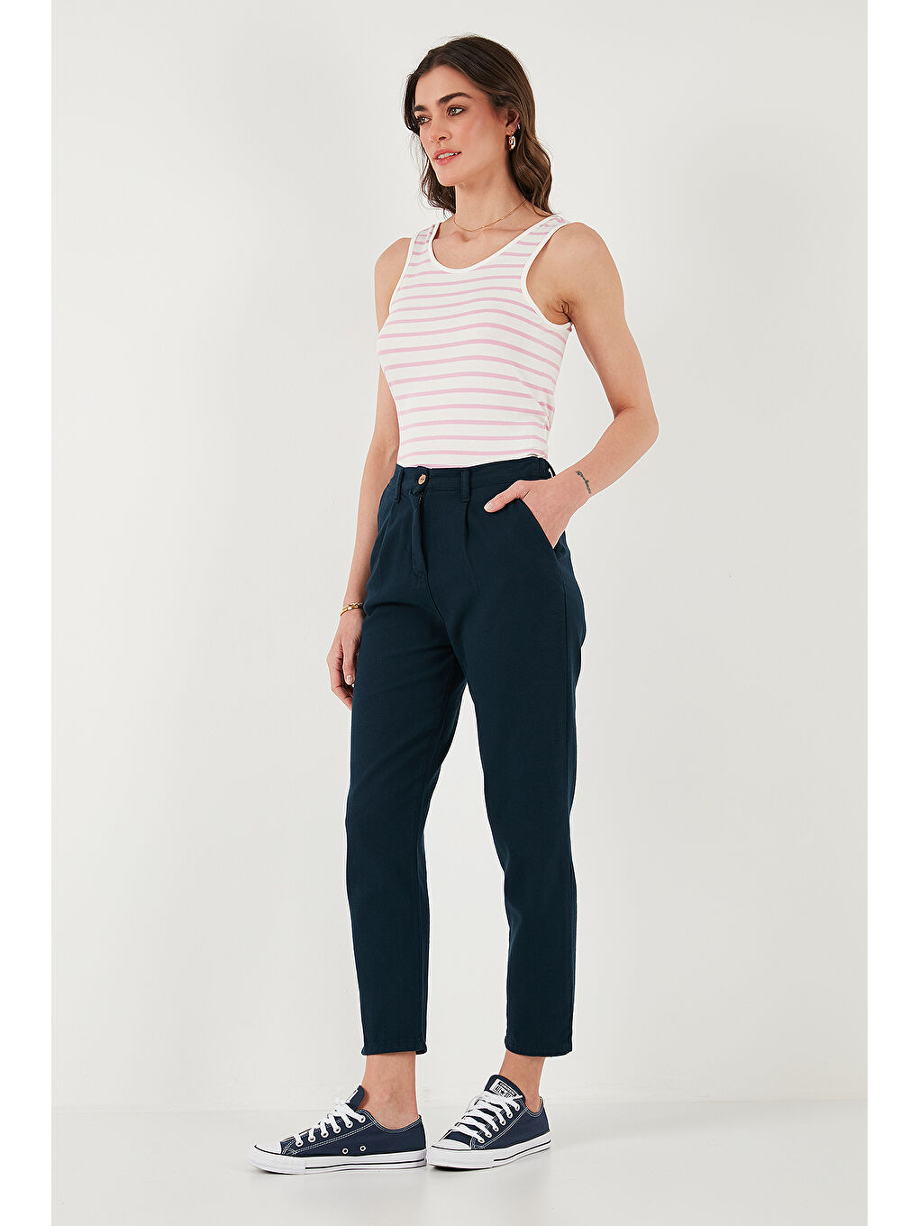 Lacivert Pamuklu Slim Fit Normal Bel Düz Paça Kadın Pantolon 668Y5121