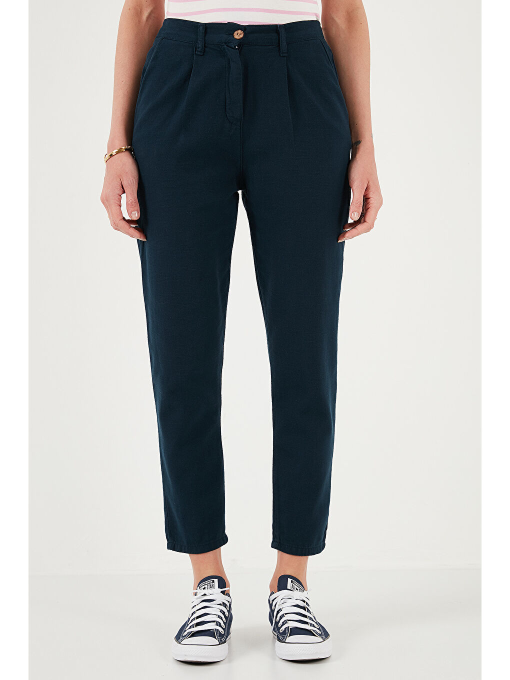 Lacivert Pamuklu Slim Fit Normal Bel Düz Paça Kadın Pantolon 668Y5121-1