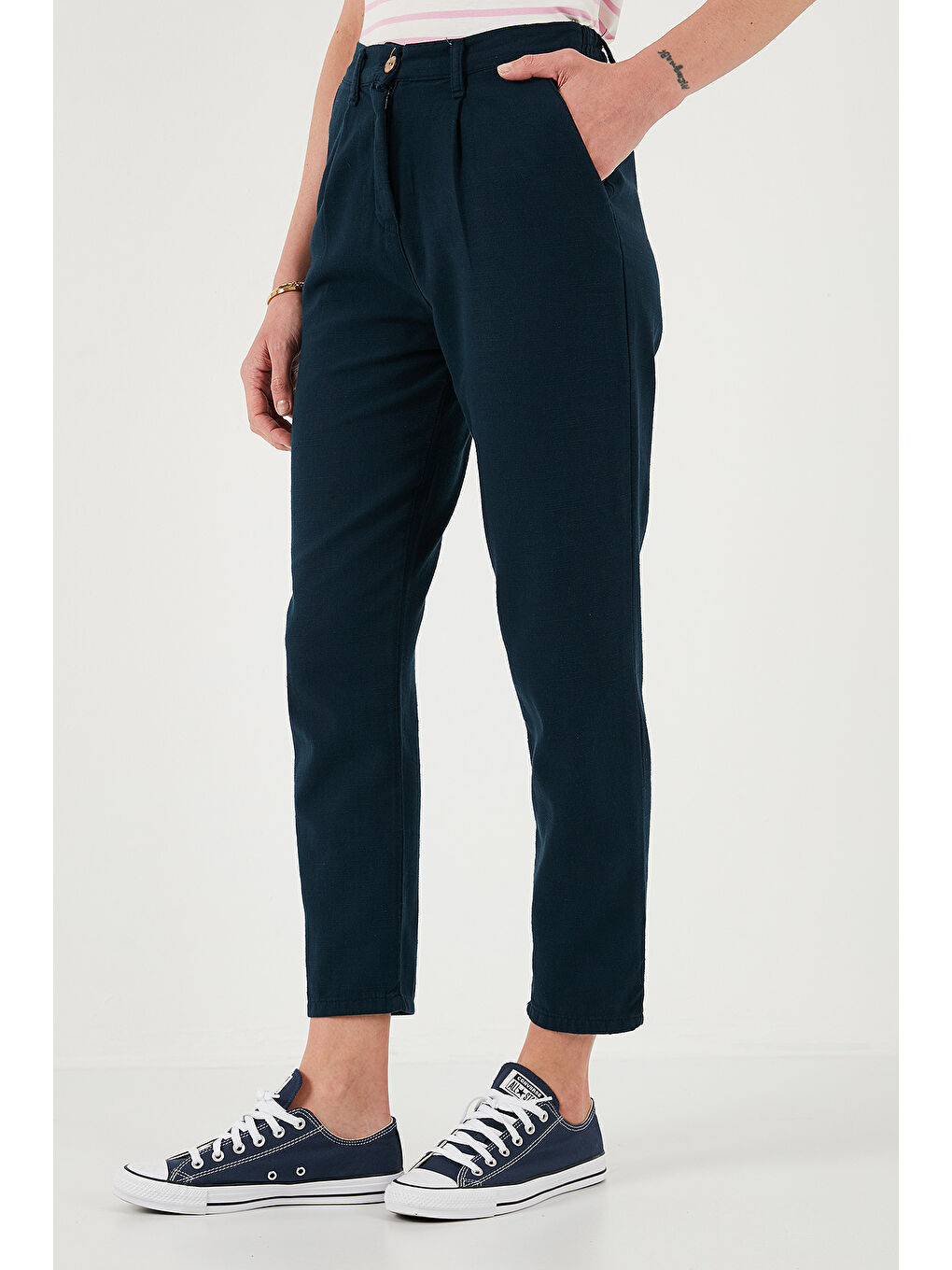 Lacivert Pamuklu Slim Fit Normal Bel Düz Paça Kadın Pantolon 668Y5121-4