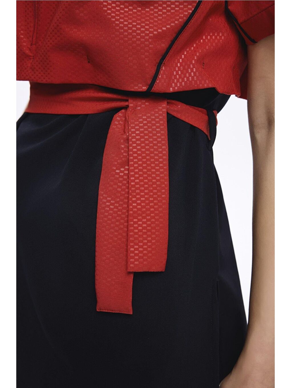 Kuşak Detaylı Dokulu Kumaş Kırmızı 5 Parça Yarı Kapalı Mayo Takımı 5046-7