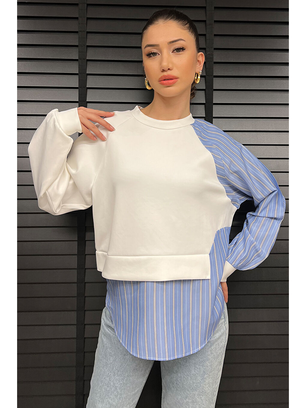 Beyaz Kadın Bisiklet Yaka Garnili Çizgili Sweatshirt