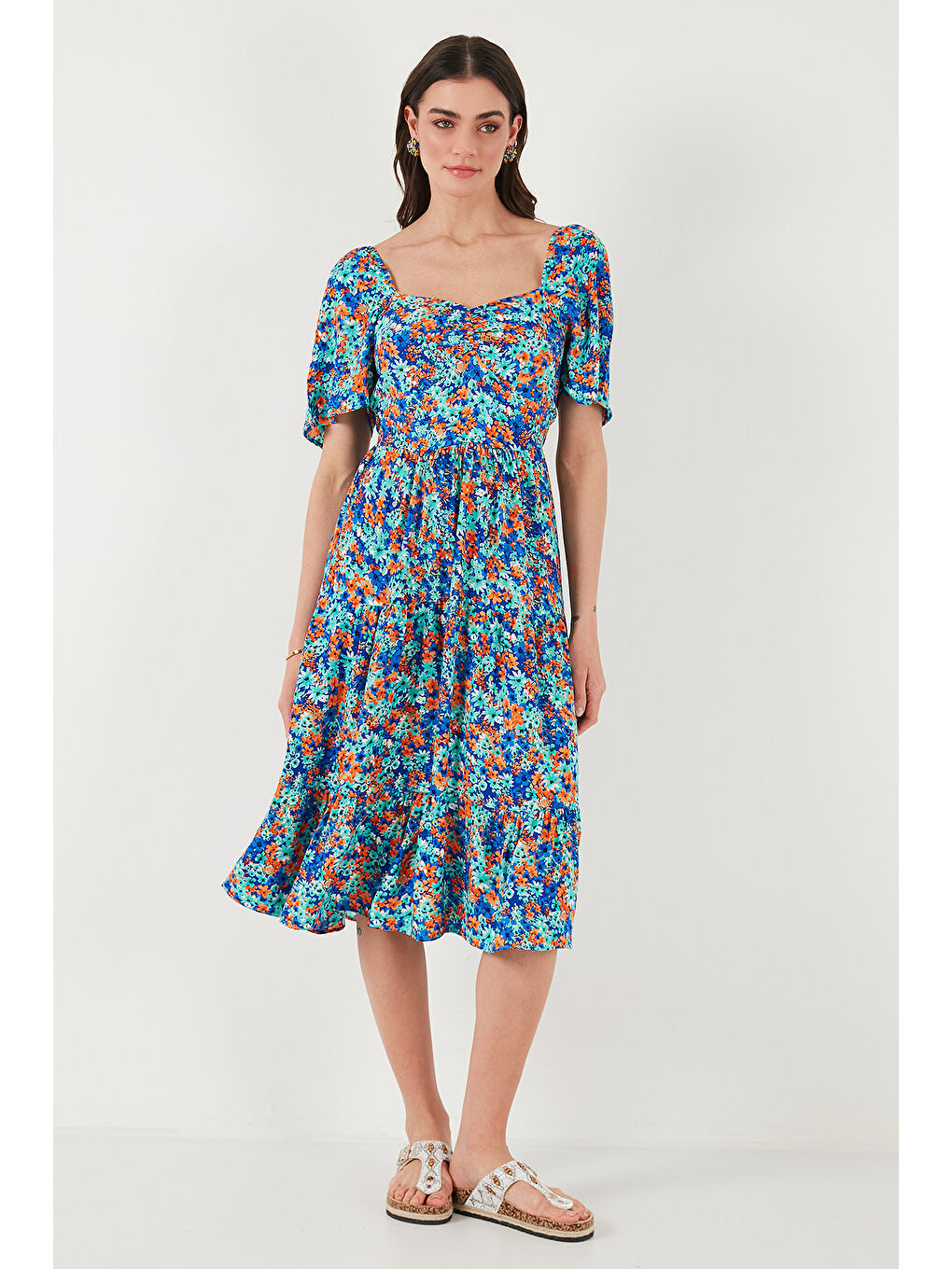 Mavi Desenli Oversize Fit Carmen Yaka Büzgü Detaylı Midi Boy Kadın Elbise 67810557-4